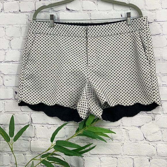 🎉Elle White w/ Black Polka Dot Scallop Shorts - Picture 6 of 6
